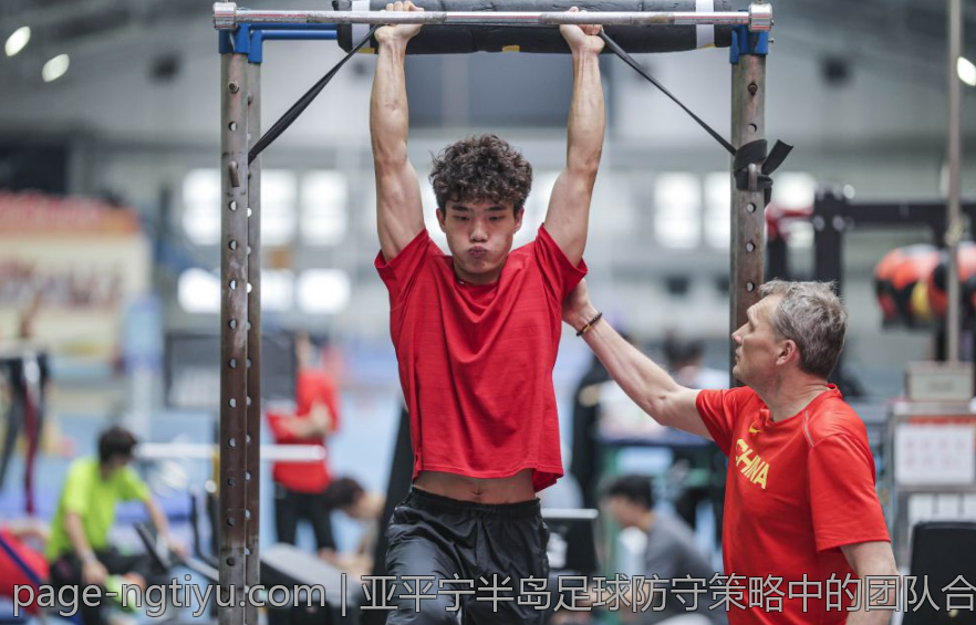 亚平宁半岛足球防守策略中的团队合作与个人技艺结合